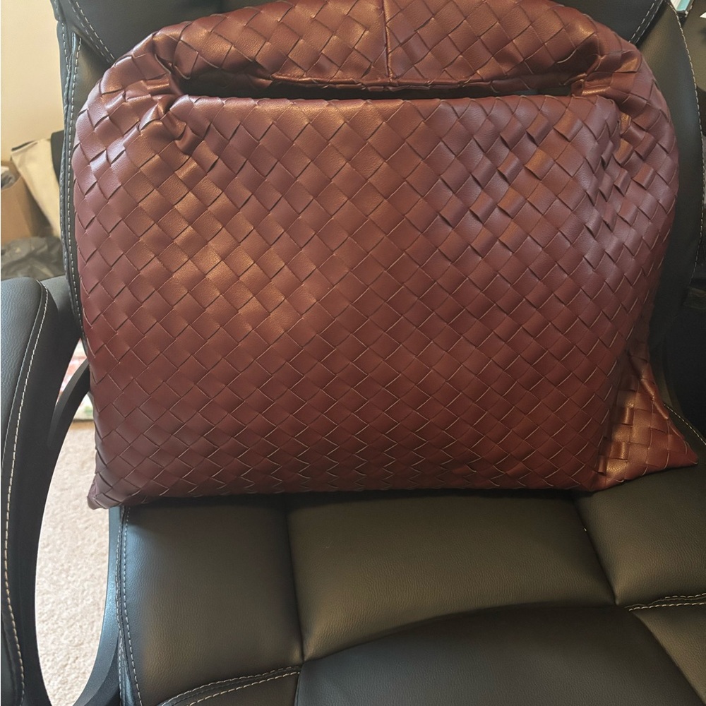 COPY - Maroon woven shoulder Hop bag.